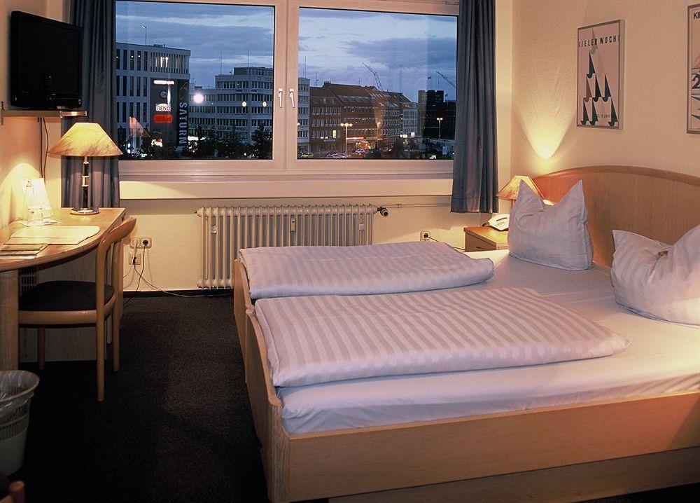 Hotel Am Schwedenkai Кил Екстериор снимка