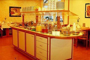 Hotel Am Schwedenkai Кил Екстериор снимка